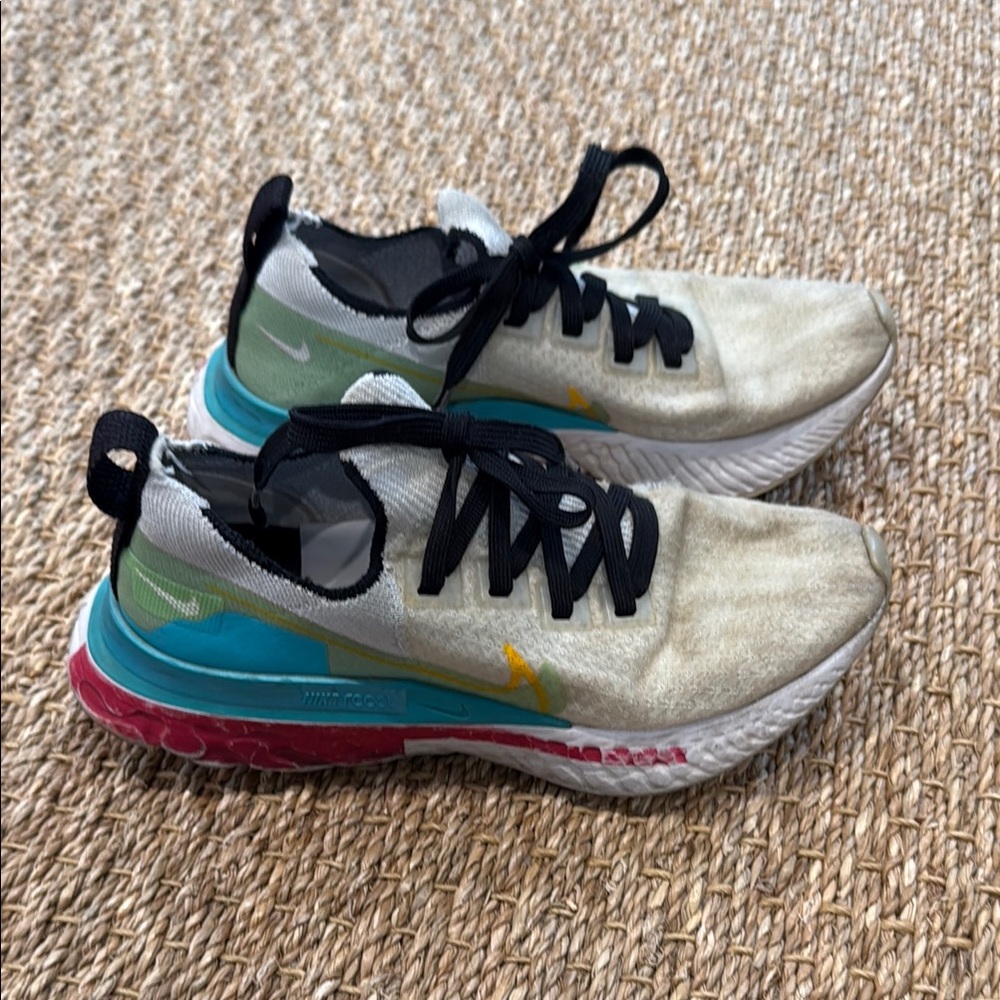 Nike Women’s Flyknit Multicolor Running Shoes